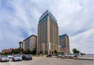 昆明绿色和田玉手镯手工制作